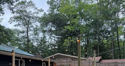 2-bedroom Pet friendly Lake Huron Cottage with Hot Tub in Greenbush