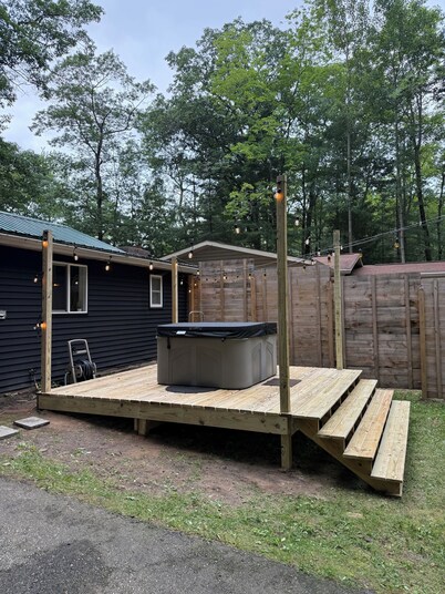 2-bedroom Pet friendly Lake Huron Cottage with Hot Tub in Greenbush