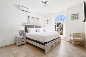 4 Schlafzimmer, Schreibtisch, Bügeleisen/Bügelbrett, Reisekinderbett