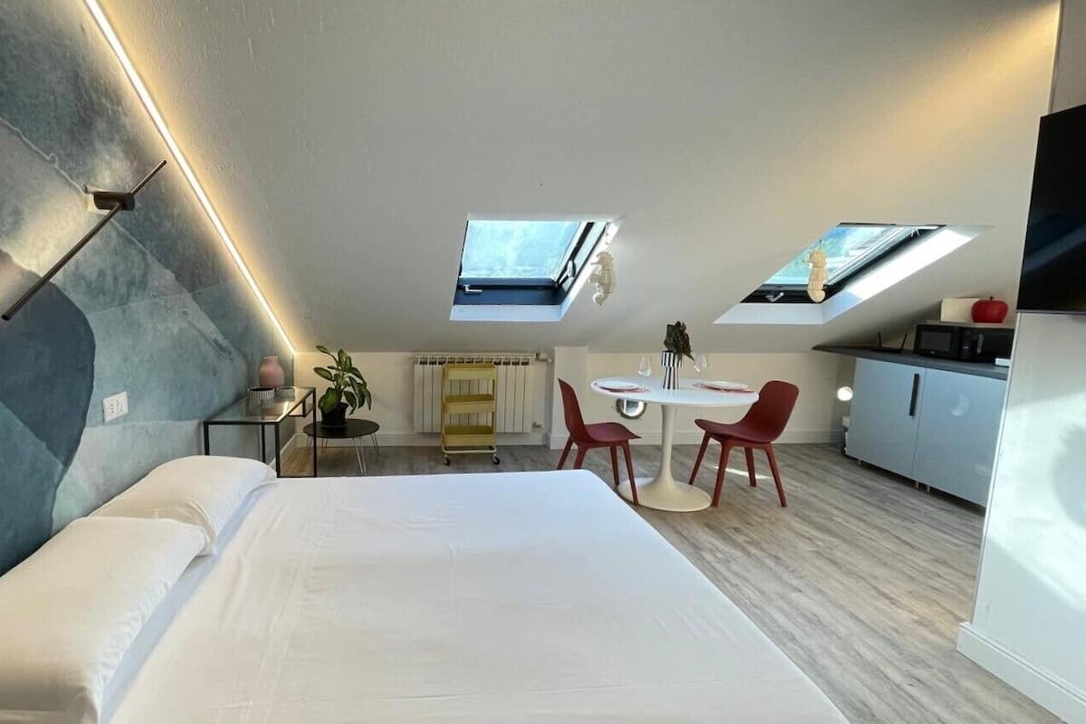 Studio Standard, 1 lit double, vue sur la montagne | Espace de travail pour ordinateurs portables, accĂšs au Wi-Fi (inclus)