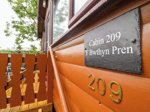 Exterior detail - Y Bwthyn Pren, Cabin 209, (Blaenau Ffestiniog)