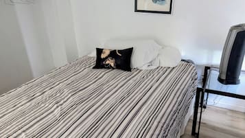 5 bedrooms, iron/ironing board, WiFi, bed sheets