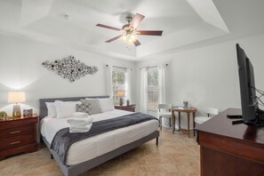 3 slaapkamers, een strijkplank/strijkijzer, gratis wifi, beddengoed