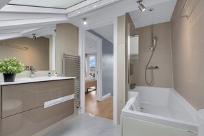 Superior Apartment, Balcony | Bathroom - Lena Gardens Apartments Hammersmith (London)