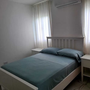 2 chambres, fer et planche à repasser, Wi-Fi, draps fournis