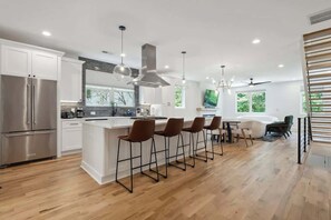 Private kitchen - Luxury Build - King Beds - Minutes to Uptown (Charlotte)