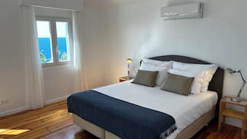 Superior villa, uitzicht op zee | Verduisterende gordijnen, geluiddichte muren, gratis wifi