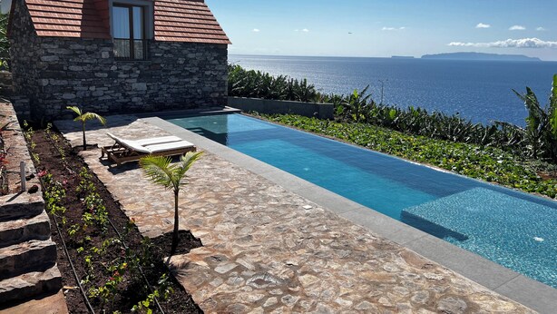 A stone house with a swimming pool and a view of the sea. - CASAS DO LARANJO- Cottages Infinity Pool by brugrani (Santa Cruz)