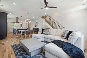 TV, fireplace, stereo