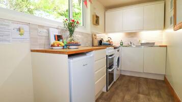 Keittoastiat/astiat/ruokailuvälineet