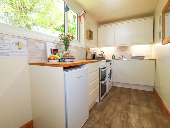 Cookware/dishes/utensils