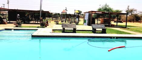 12 piscinas al aire libre