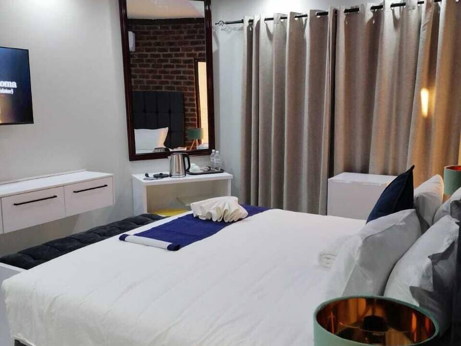 Standard Room | Premium bedding, in-room safe, desk, soundproofing