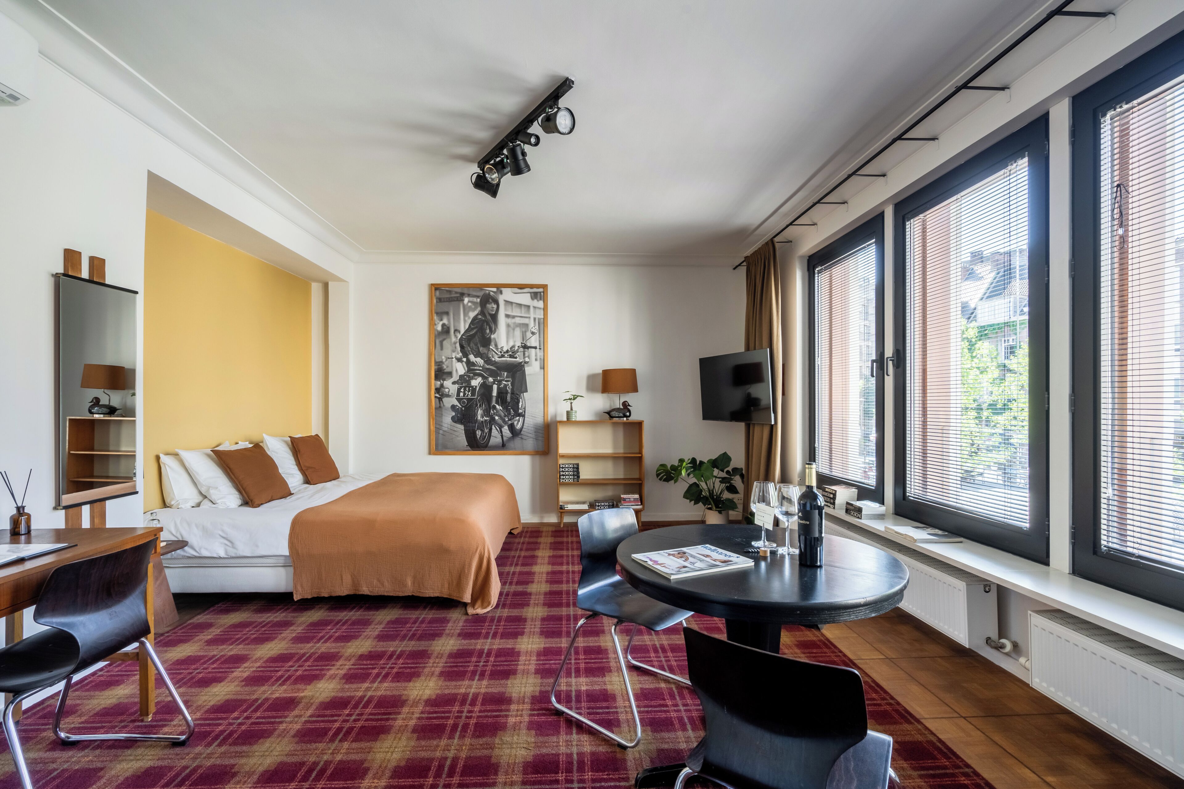Habitación doble Deluxe, vista a la ciudad | Ropa de cama de alta calidad y caja de seguridad en la habitación 