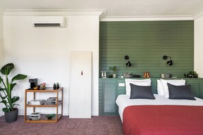 Superior-Suite, 1 King-Bett, Zimmerreinigung, Stadtblick | Wohnbereich | 40-Zoll-Smart-TV mit Kabelempfang, Netflix, Hulu