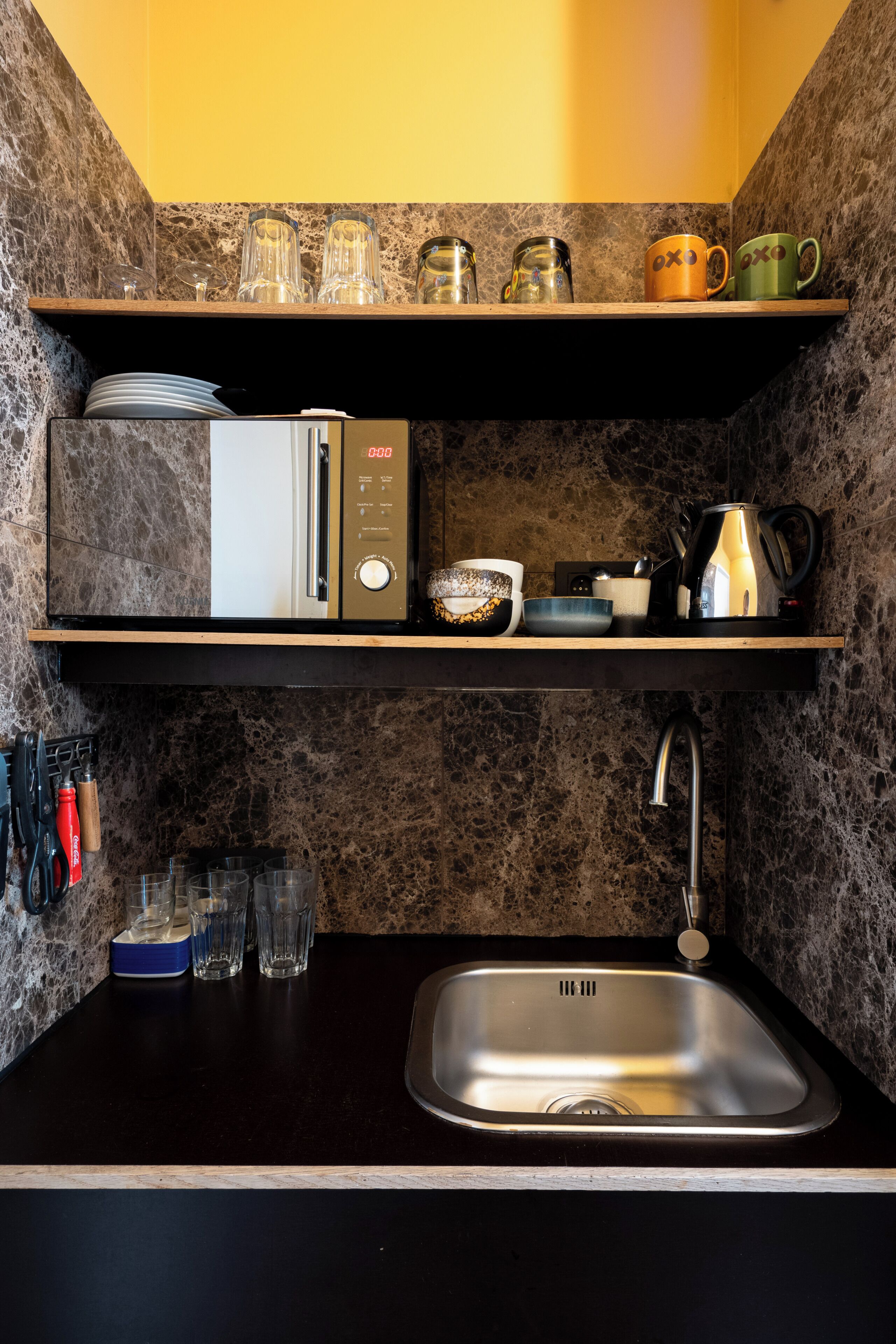 Habitación doble Deluxe | Instalaciones de cocina compartida | Cafetera de espresso, cafetera y tetera, refrigerador y microondas 