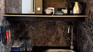 A kitchen with a built-in toaster, a kettle, and a sink. - A place - Vrijdagmarkt 1 (Antwerp)