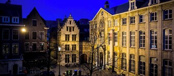 A place - Vrijdagmarkt 1