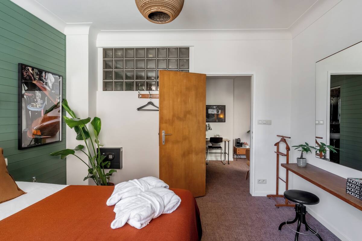 Superior-Suite, 1 King-Bett, Zimmerreinigung | Hochwertige Bettwaren, Zimmersafe, Verdunkelungsvorhänge