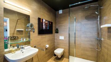 Deluxe Double Room, City View | Bathroom | Bathrobes