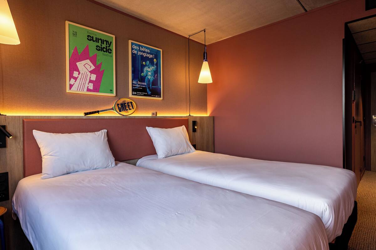 Room, 2 Twin Beds (POP) | Soundproofing, WiFi (free), bed sheets