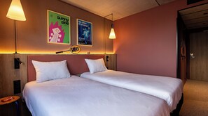 Room, 2 Twin Beds (POP) | Soundproofing, free WiFi, bed sheets - greet Hotel Reims Tinqueux (Tinqueux)