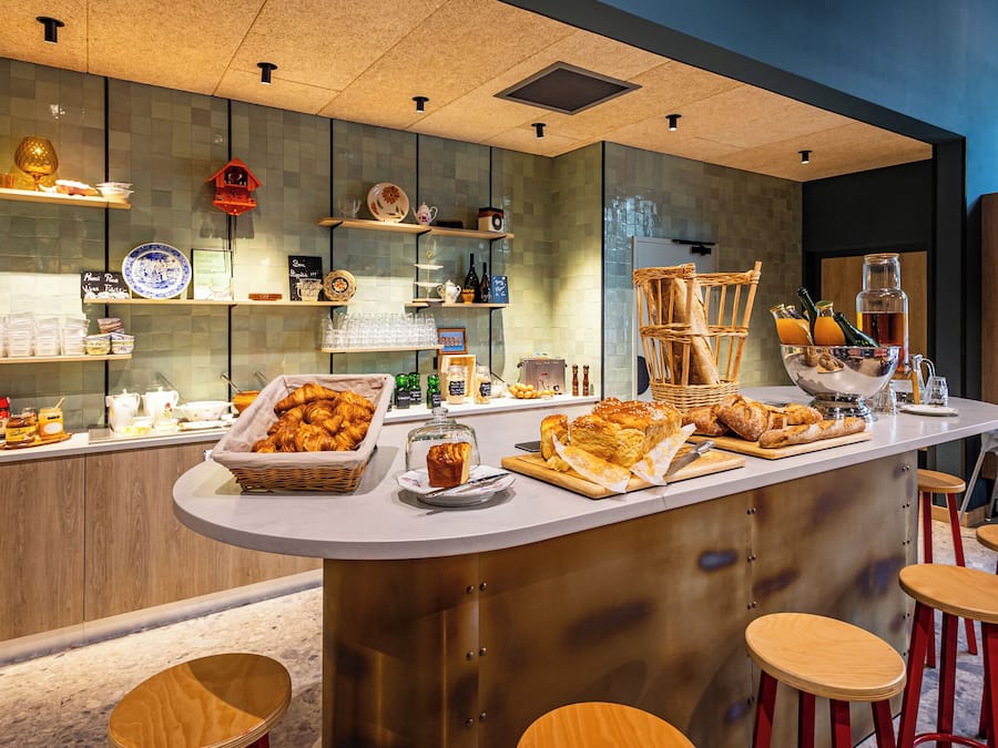 Daily buffet breakfast (EUR 13.5 per person)