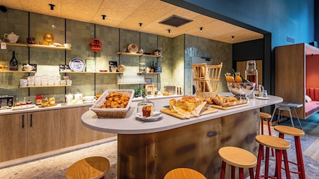 Daily buffet breakfast for a fee. greet Hotel Reims Tinqueux
