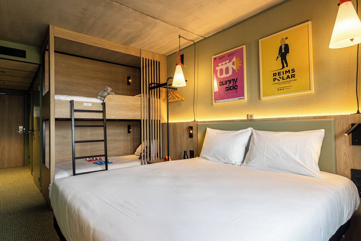 Family Room, Multiple Beds (POP) | Soundproofing, WiFi (free), bed sheets