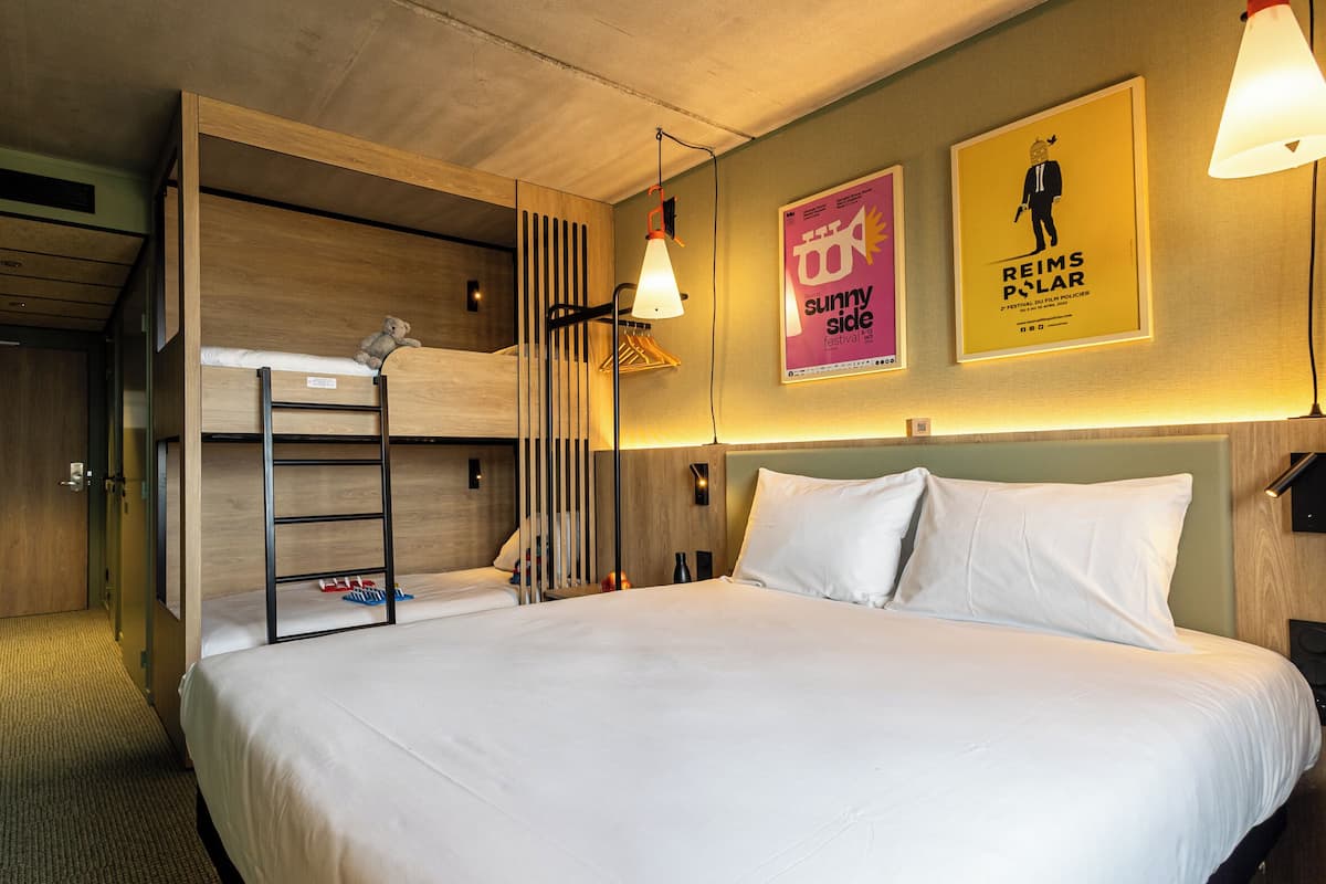 Free WiFi, bed sheets