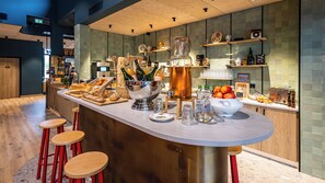 Daily buffet breakfast (EUR 13.5 per person) - greet Hotel Reims Tinqueux (Tinqueux)