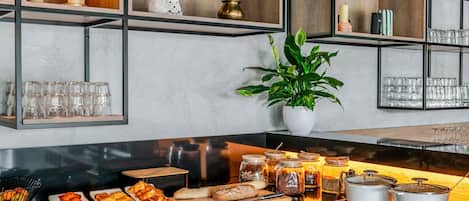 Desayuno buffet diario (EUR 12 por persona)