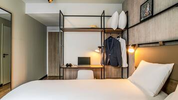 Laptop workspace, blackout curtains, soundproofing, free WiFi
