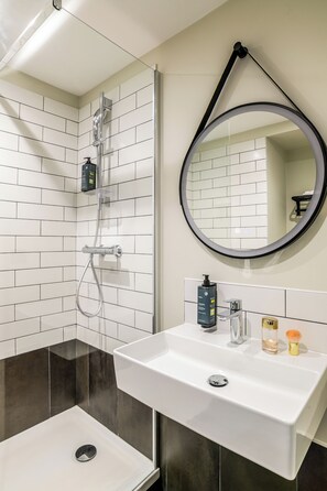 Shower, towels