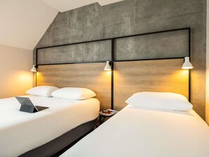 Family Room, 1 Queen Bed with Sofa bed | Blackout drapes, soundproofing, free WiFi, bed sheets - ibis Bordeaux Nord Carbon Blanc (Carbon-Blanc)