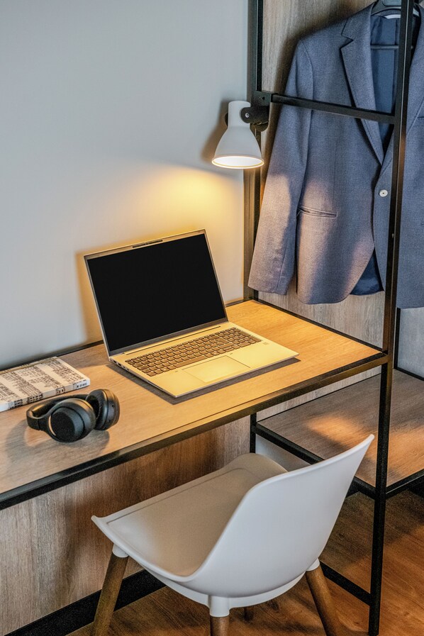 Cortinas blackout, insonorización, wifi gratis y ropa de cama 