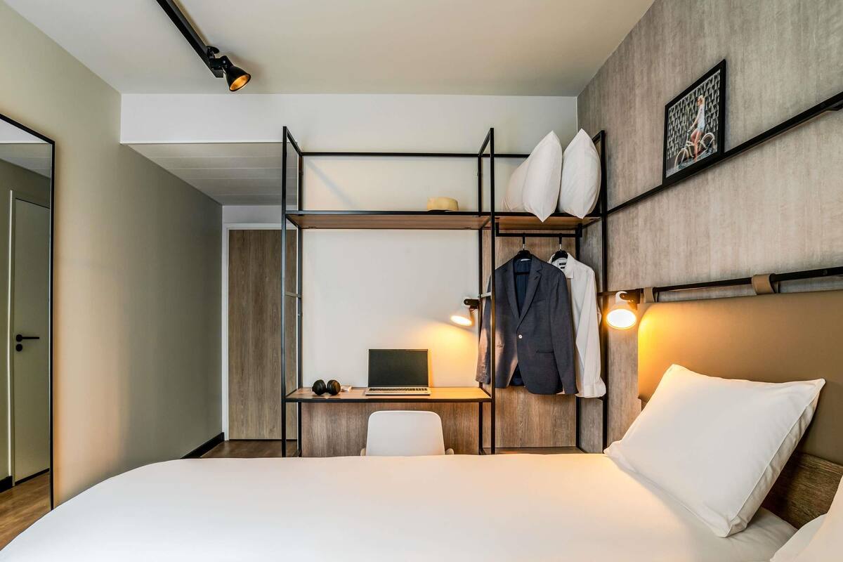 Standard Room, 2 Twin Beds | Blackout drapes, soundproofing, free WiFi, bed sheets