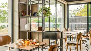 Desayuno buffet todos los días (con cargo)