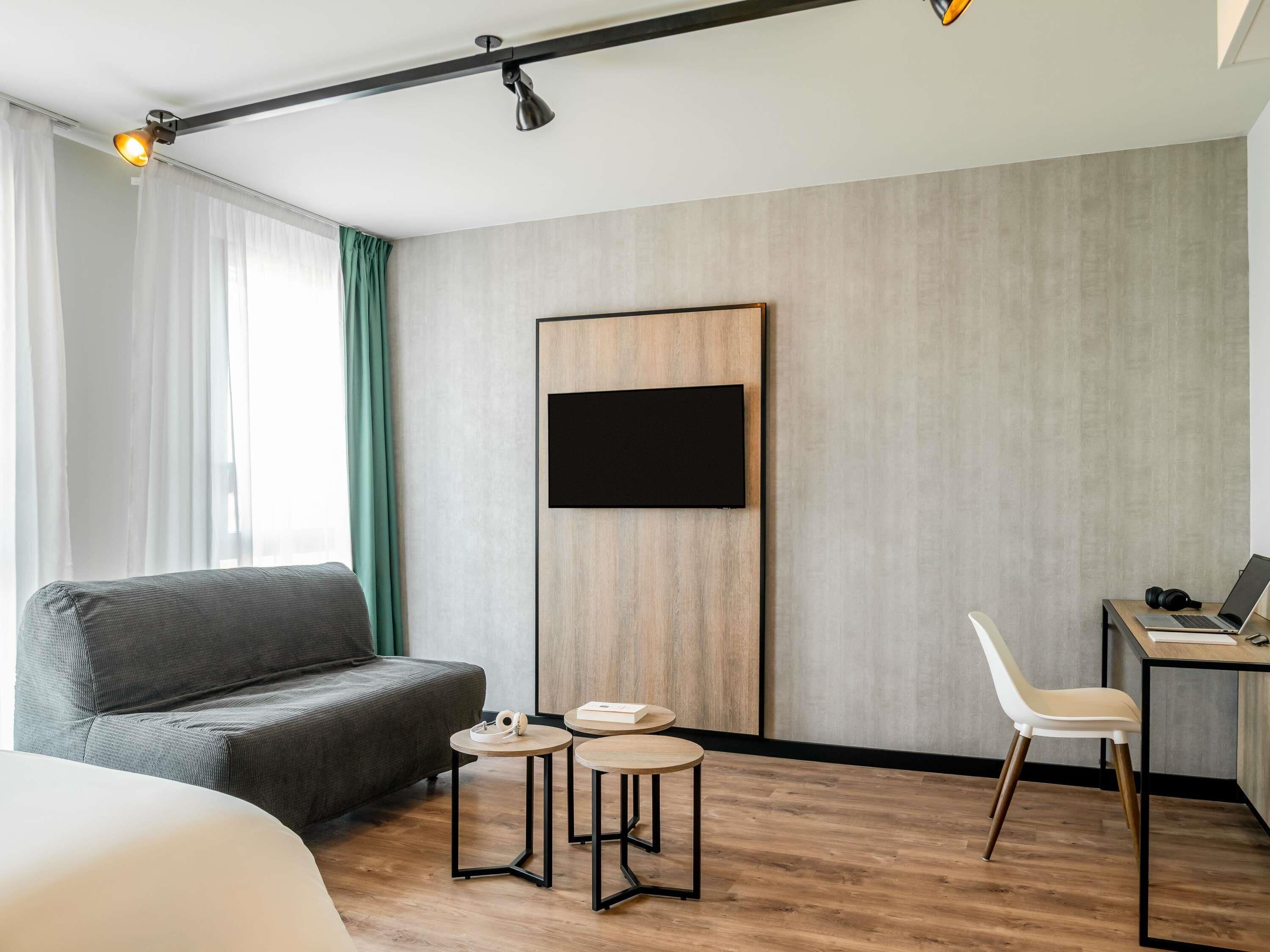 Postazione laptop, tende oscuranti, insonorizzazione, Wi-Fi gratuito