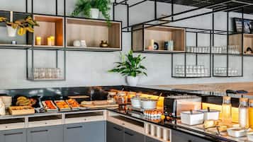 Petit déjeuner buffet (12 EUR par personne)
