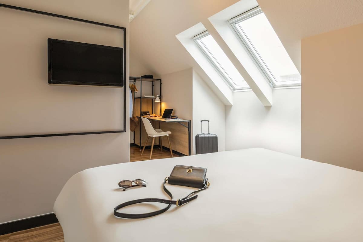 Rideaux occultants, chambres insonorisées, Wi-Fi gratuit, draps fournis