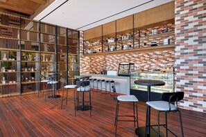 2 bars/lounges - Mercure Berau (Tanjung Redeb)