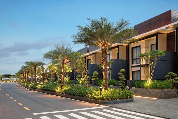 Villa, 1 King Bed | Desk, laptop workspace, free WiFi, bed sheets - Mercure Berau (Tanjung Redeb)