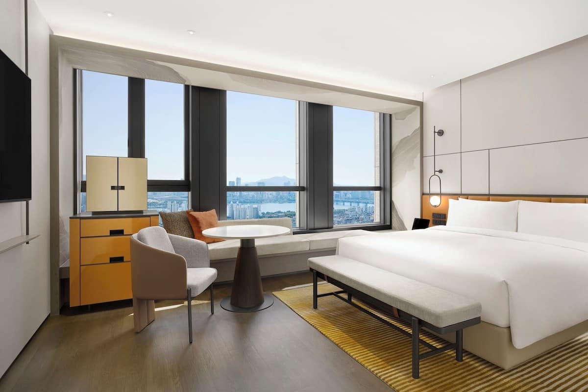 Minibar, in-room safe, laptop workspace, blackout curtains