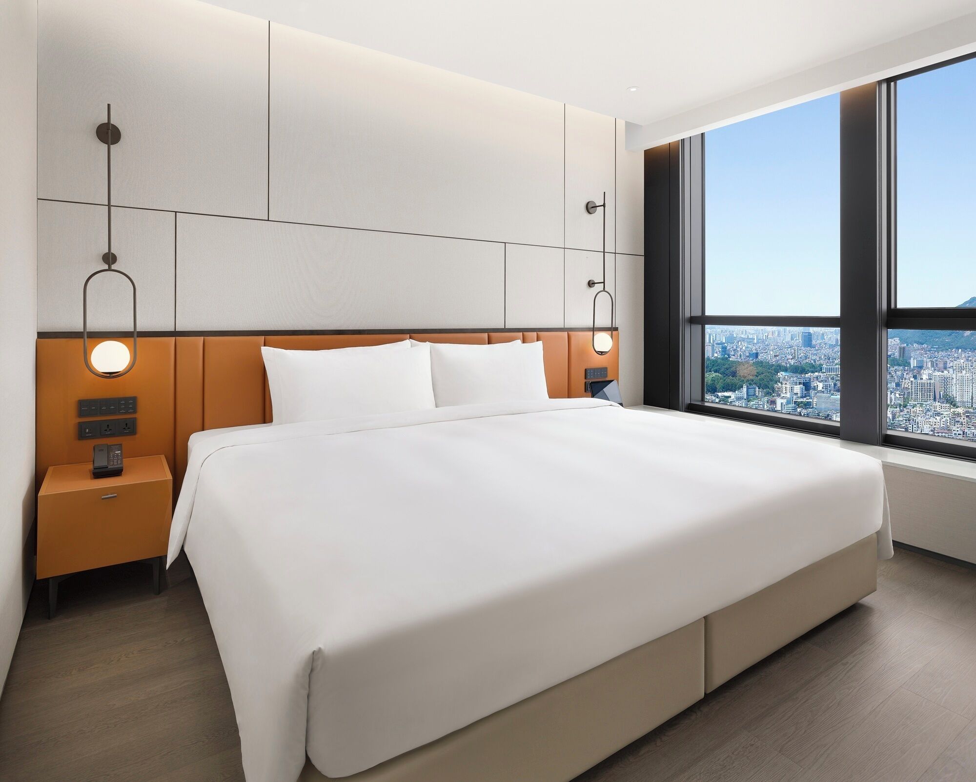 Superior suite | Een minibar, een kluis op de kamer, een laptopwerkplek