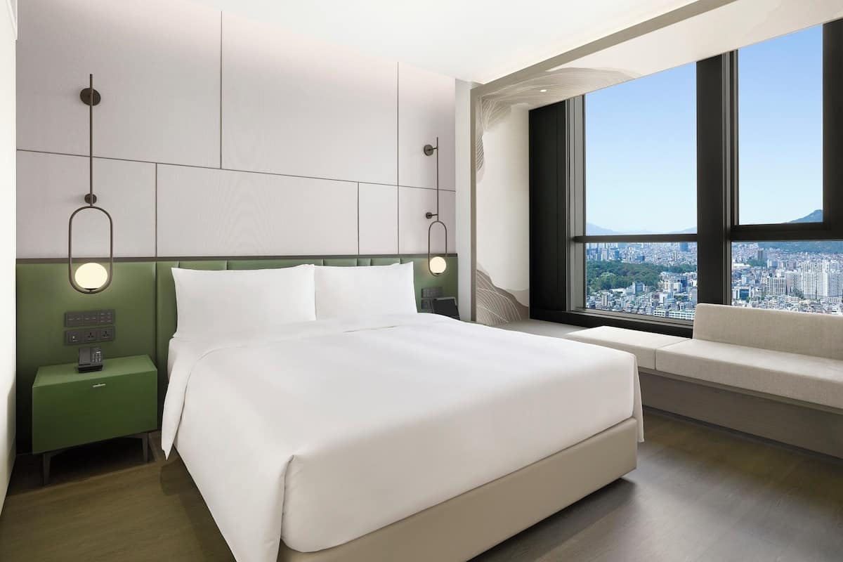 Minibar, in-room safe, laptop workspace, blackout curtains