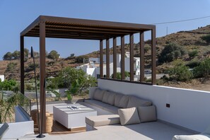 6 bedrooms
