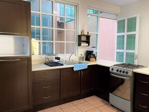 Private kitchen - Family Size | Plazas & 10′ Centro | Pet-Friendly (Oaxaca de Juárez)