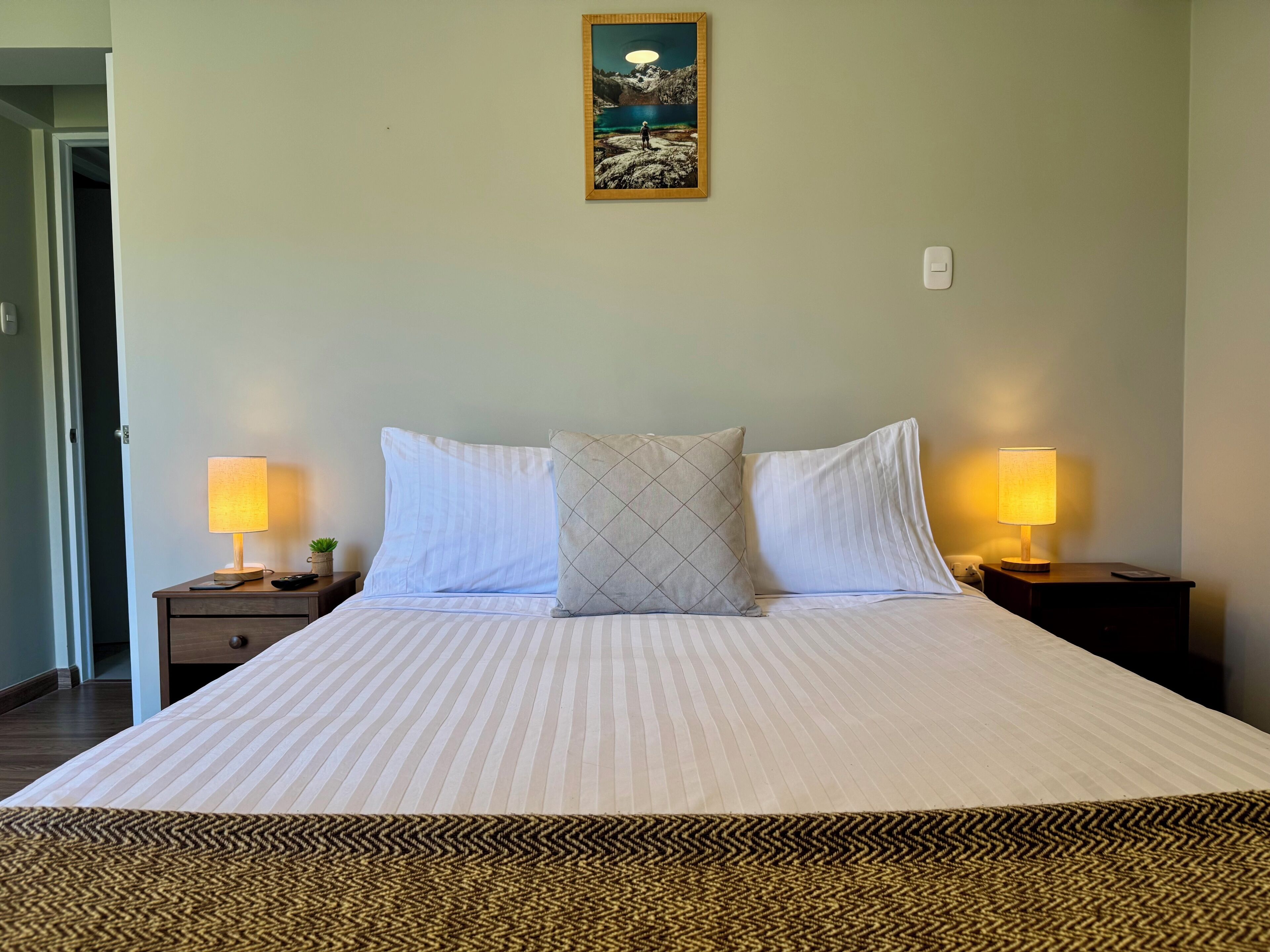 3 bedrooms, desk, iron/ironing board, free WiFi