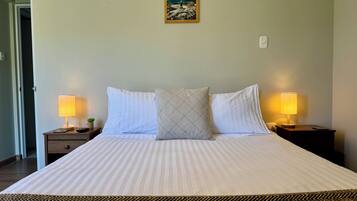 3 bedrooms, desk, iron/ironing board, free WiFi